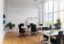 Jak lokalizacja biura na wynajem wpływa na wizerunek firmy michalina-metropolis.pl - Biurka do biura.jpg
