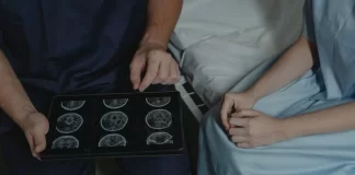Czym leczyć nawracające torbiele włosowe w okolicy krzyżowej – tradycyjne operacje a zabiegi laserowe shar-pol.pl - 038-czym-leczyc-nawracajace-torbiele-wlosowe-w-okolicy-krzyzowej.webp